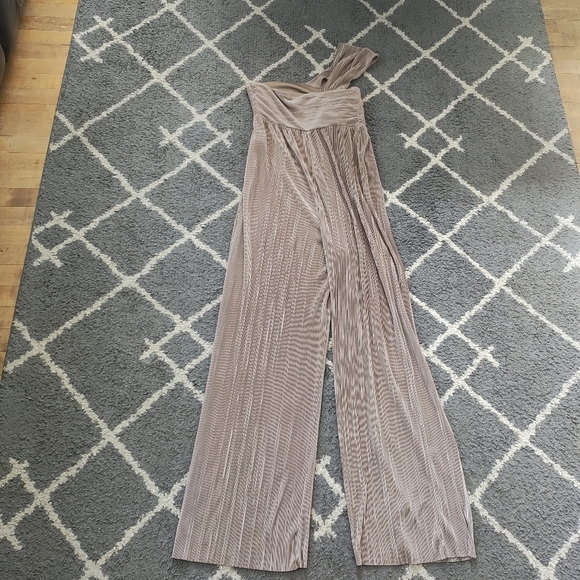 Nwt Lush one shoulder Jumpsuit taupe color size med - Picture 6 of 8